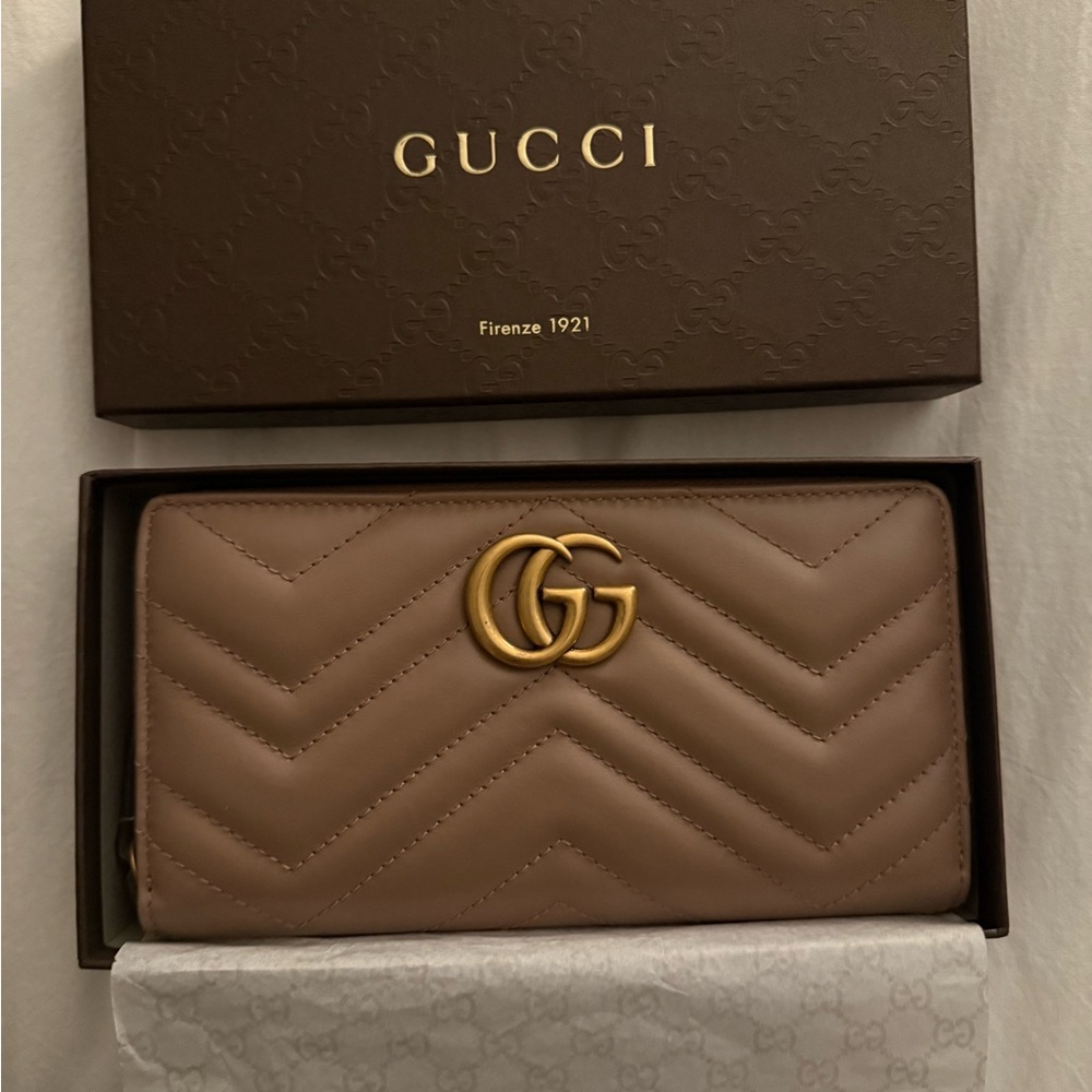New Gucci GG Marmont zip around wallet